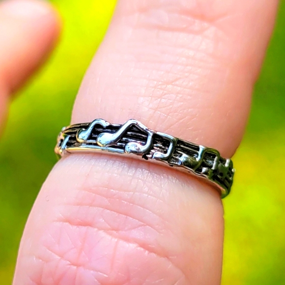 Jewelry - Silly Symphony Music Notes Midi Ring Size 5